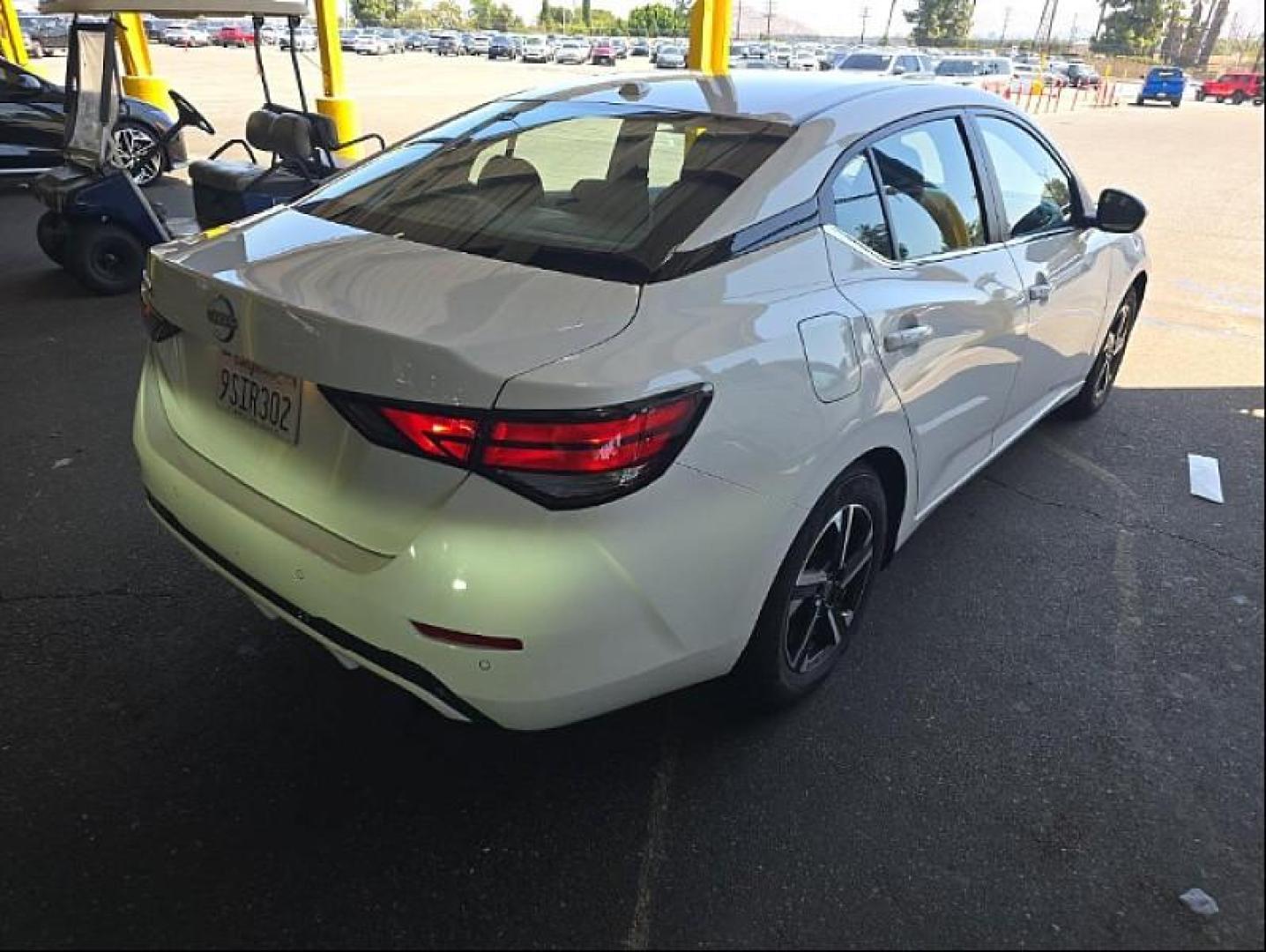 2025 WHITE Nissan Sentra (3N1AB8CV8SY) with an 4-Cyl 2.0 Liter engine, Automatic CVT transmission, located at 412 Auto Vista Drive, Palmdale, 93551, (661) 945-0620, 34.592636, -118.136681 - Photo#3