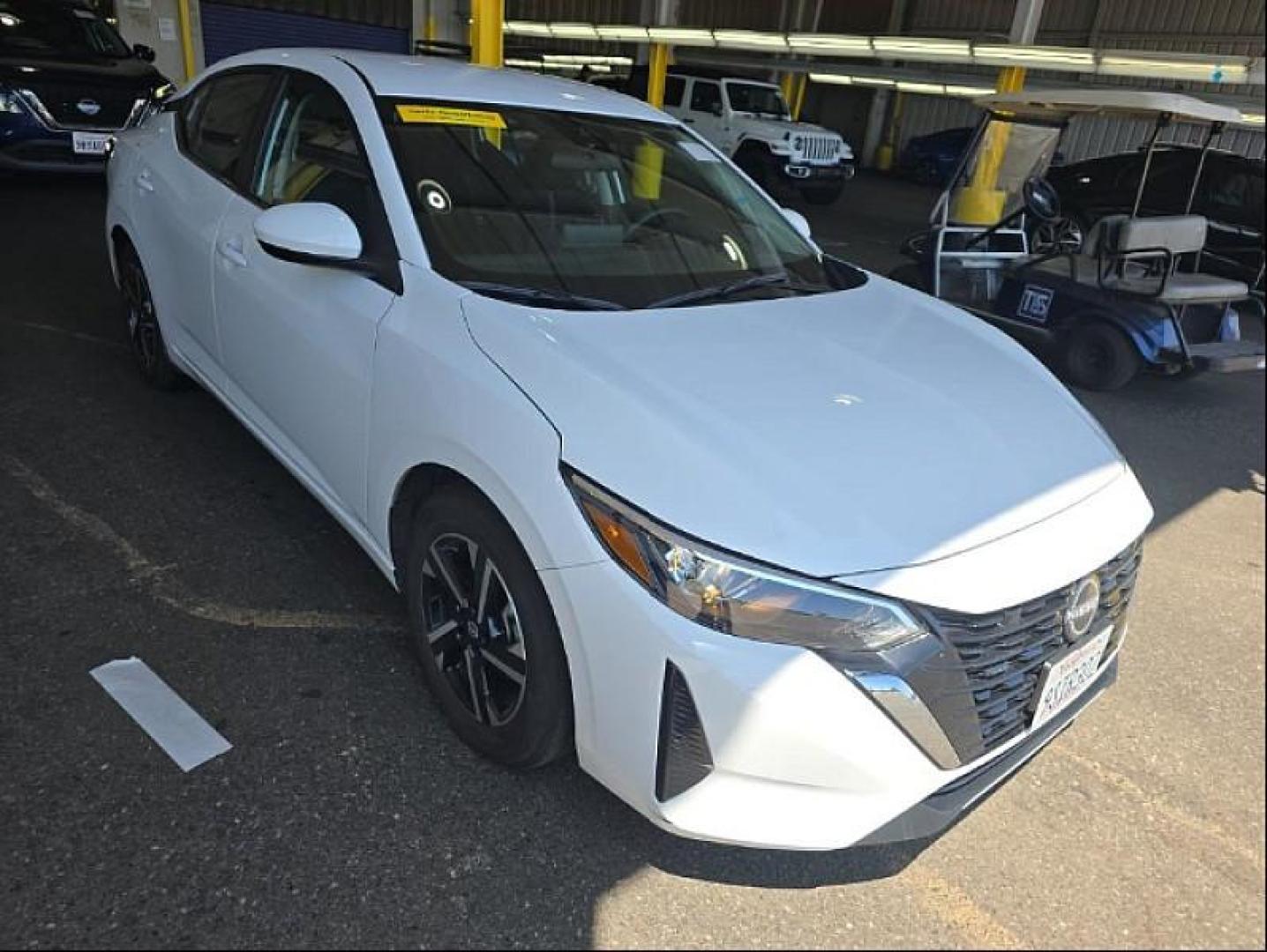 2025 WHITE Nissan Sentra (3N1AB8CV8SY) with an 4-Cyl 2.0 Liter engine, Automatic CVT transmission, located at 412 Auto Vista Drive, Palmdale, 93551, (661) 945-0620, 34.592636, -118.136681 - Photo#5