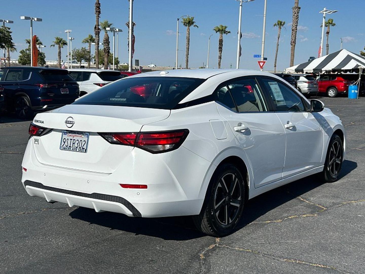 2025 WHITE Nissan Sentra (3N1AB8CV8SY) with an 4-Cyl 2.0 Liter engine, Automatic CVT transmission, located at 412 Auto Vista Drive, Palmdale, 93551, (661) 945-0620, 34.592636, -118.136681 - Photo#4