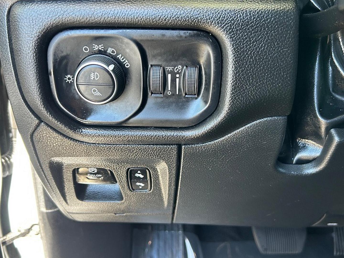 2025 White Ram 1500 4WD (1C6SRFJP3SN) with an 6-Cyl Twin Turbo 3.0L Hurricane engine, Automatic 8-Spd transmission, located at 412 Auto Vista Drive, Palmdale, 93551, (661) 945-0620, 34.592636, -118.136681- Photo#24