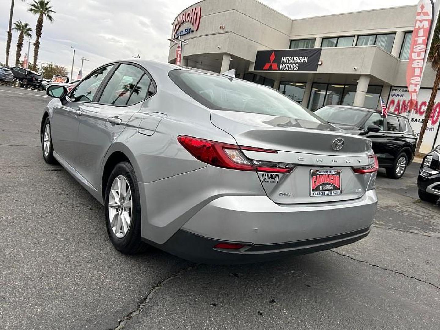 2025 SILVER Toyota Camry (4T1DAACK4SU) with an 4-Cyl Hybrid 2.5 Liter engine, Automatic CVT transmission, located at 412 Auto Vista Drive, Palmdale, 93551, (661) 945-0620, 34.592636, -118.136681- Photo#4