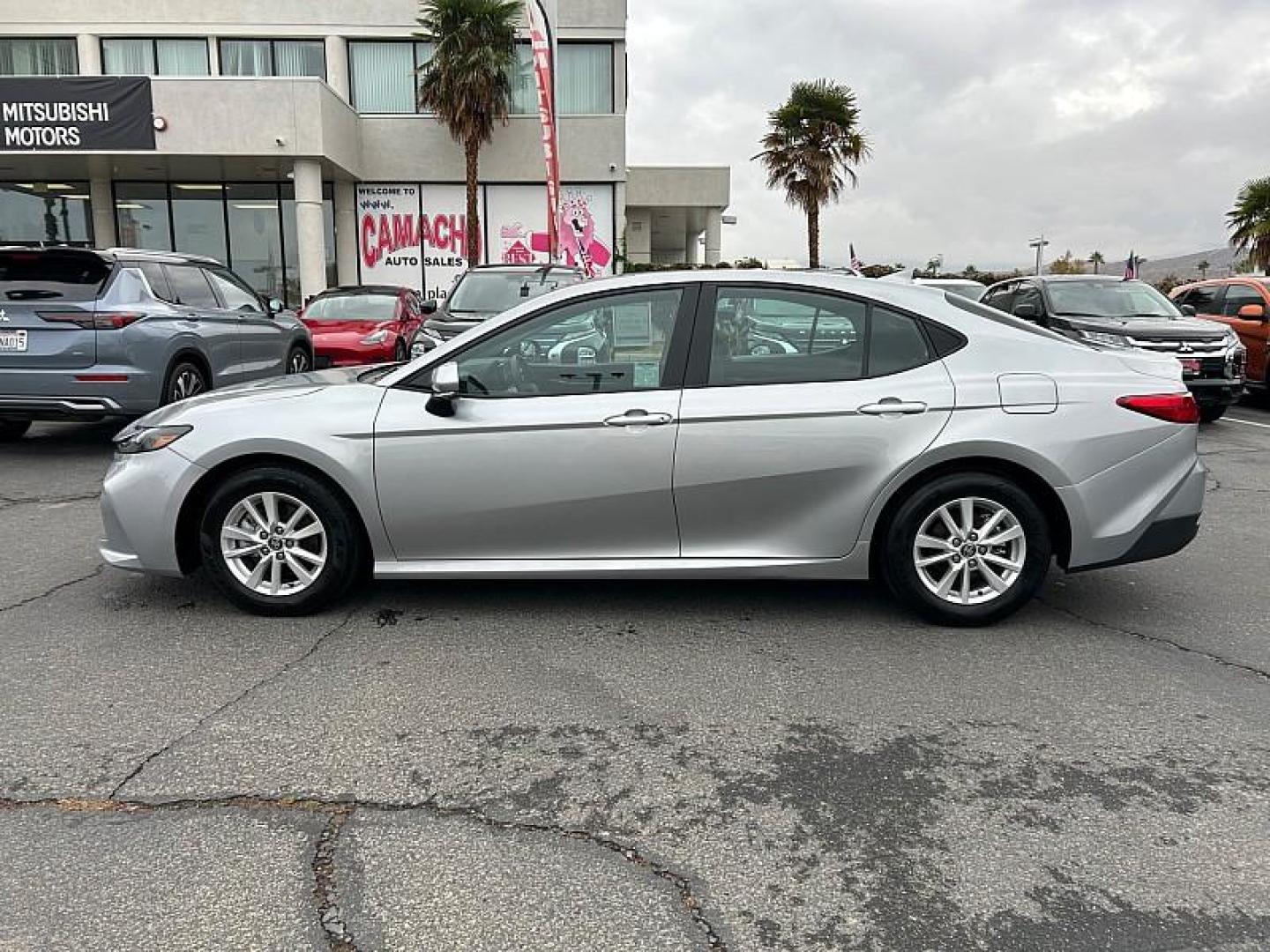 2025 SILVER Toyota Camry (4T1DAACK4SU) with an 4-Cyl Hybrid 2.5 Liter engine, Automatic CVT transmission, located at 412 Auto Vista Drive, Palmdale, 93551, (661) 945-0620, 34.592636, -118.136681- Photo#5
