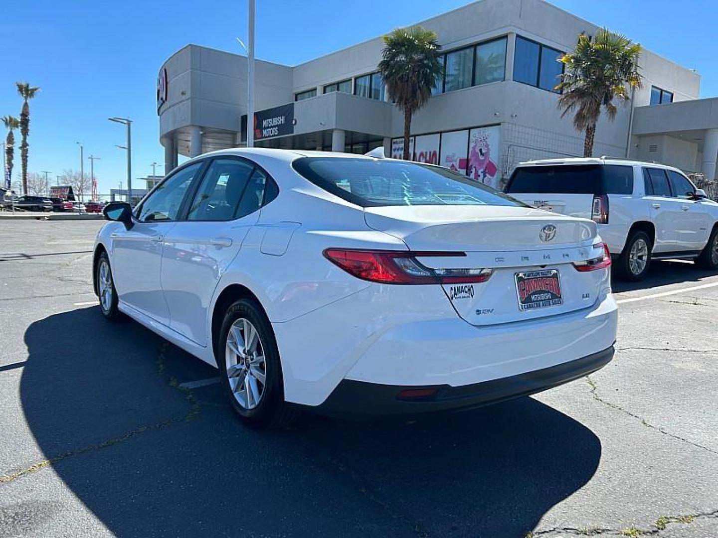 2025 WHITE Toyota Camry (4T1DAACK2SU) with an 4-Cyl Hybrid 2.5 Liter engine, Automatic CVT transmission, located at 412 Auto Vista Drive, Palmdale, 93551, (661) 945-0620, 34.592636, -118.136681 - Photo#3