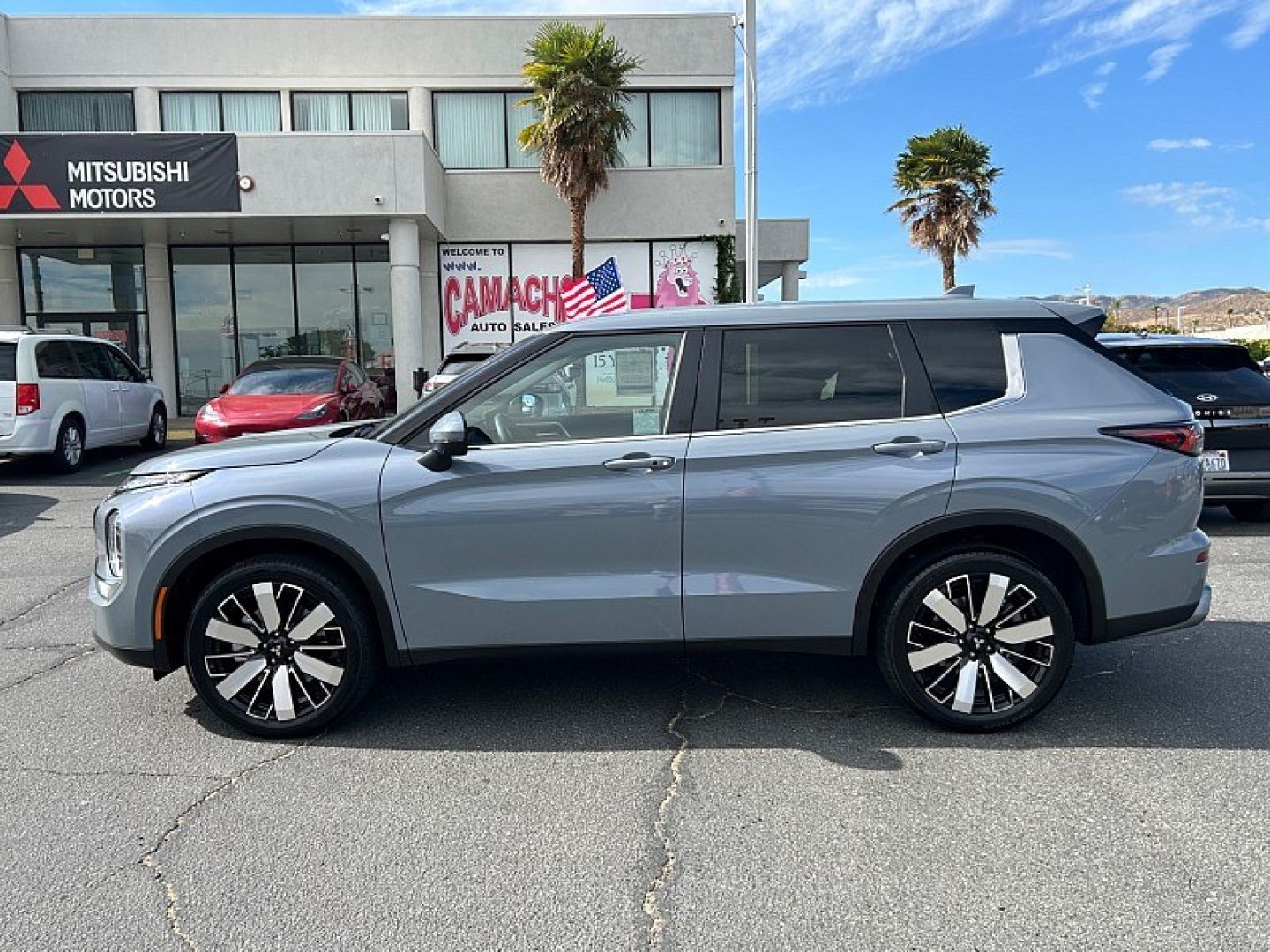 2026 Gray Mitsubishi Outlander (JA4J3VAB4TZ) with an 4-Cyl Turbo Hybrid 1.5 Liter engine, Automatic CVT transmission, located at 412 Auto Vista Drive, Palmdale, 93551, (661) 945-0620, 34.592636, -118.136681- Photo#7