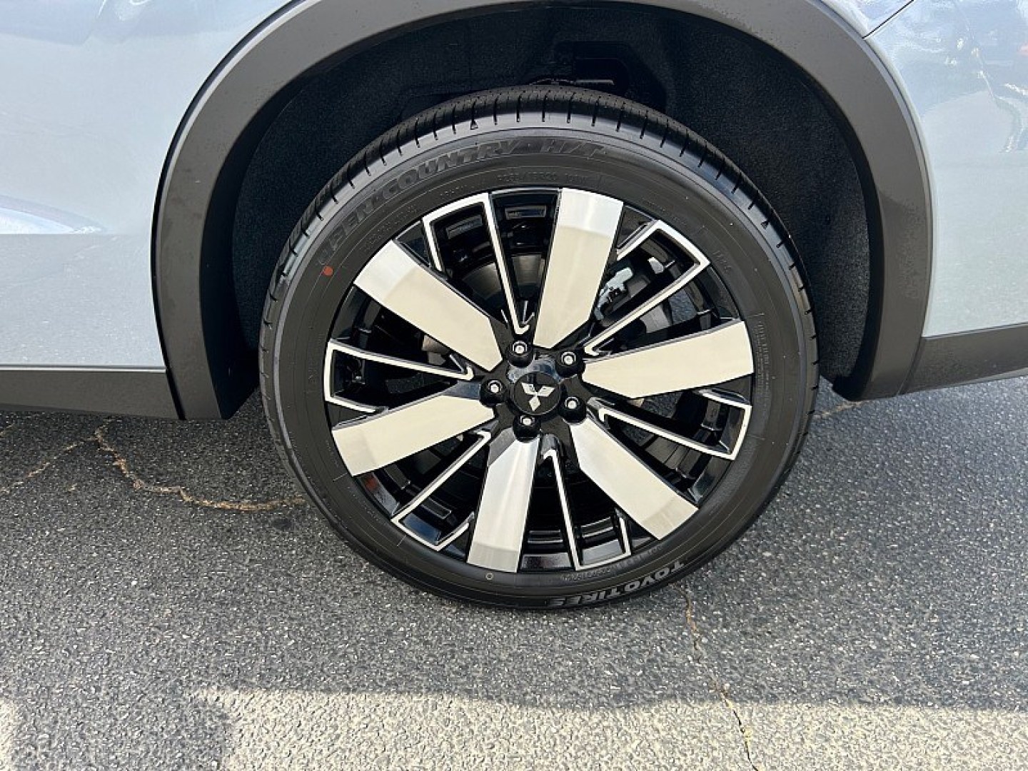 2026 Gray Mitsubishi Outlander (JA4J3VAB4TZ) with an 4-Cyl Turbo Hybrid 1.5 Liter engine, Automatic CVT transmission, located at 412 Auto Vista Drive, Palmdale, 93551, (661) 945-0620, 34.592636, -118.136681- Photo#9