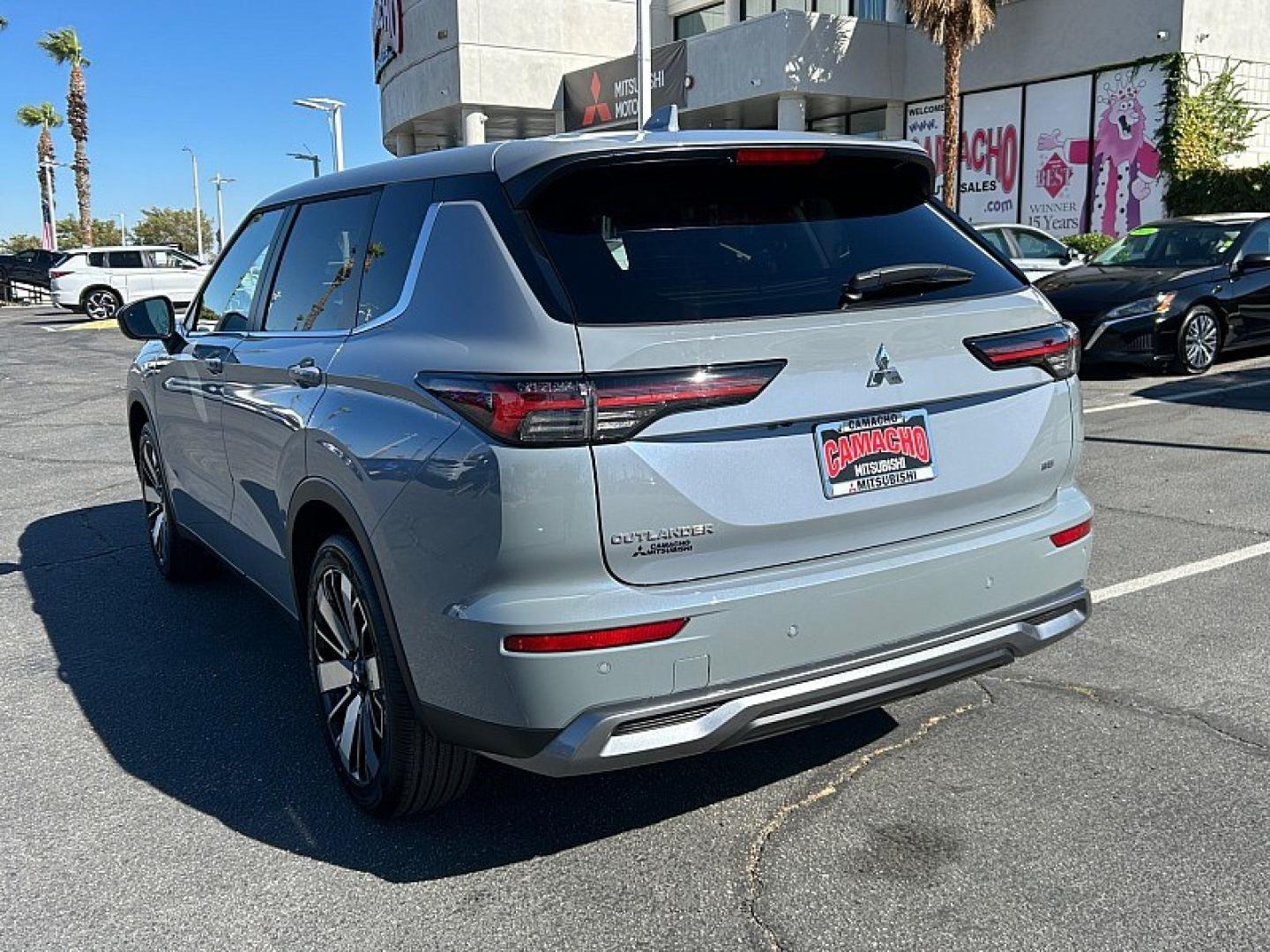 2026 GRAY Mitsubishi Outlander (JA4J3VAB9TZ) with an 4-Cyl Turbo Hybrid 1.5 Liter engine, Automatic CVT transmission, located at 412 Auto Vista Drive, Palmdale, 93551, (661) 945-0620, 34.592636, -118.136681- Photo#8