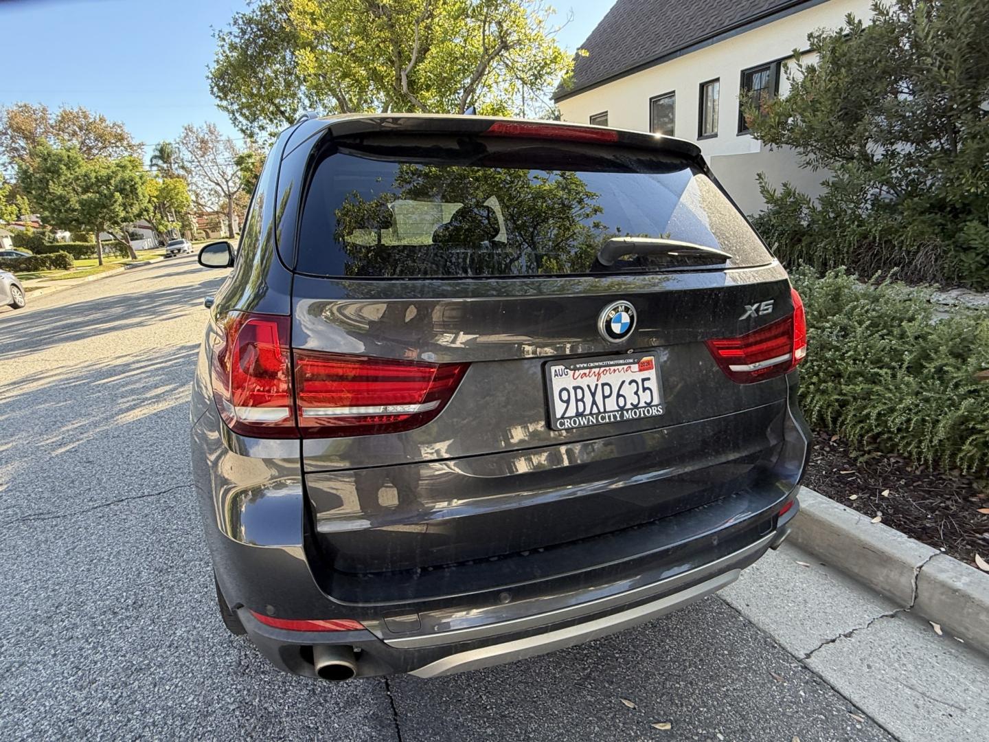 2015 Gray /Black BMW X5 xDrive35i (5UXKR0C58F0) with an 3.0L L6 DOHC 24V engine, 8-Speed Automatic transmission, located at 30 S. Berkeley Avenue, Pasadena, CA, 91107, (626) 248-7567, 34.145447, -118.109398- Photo#2