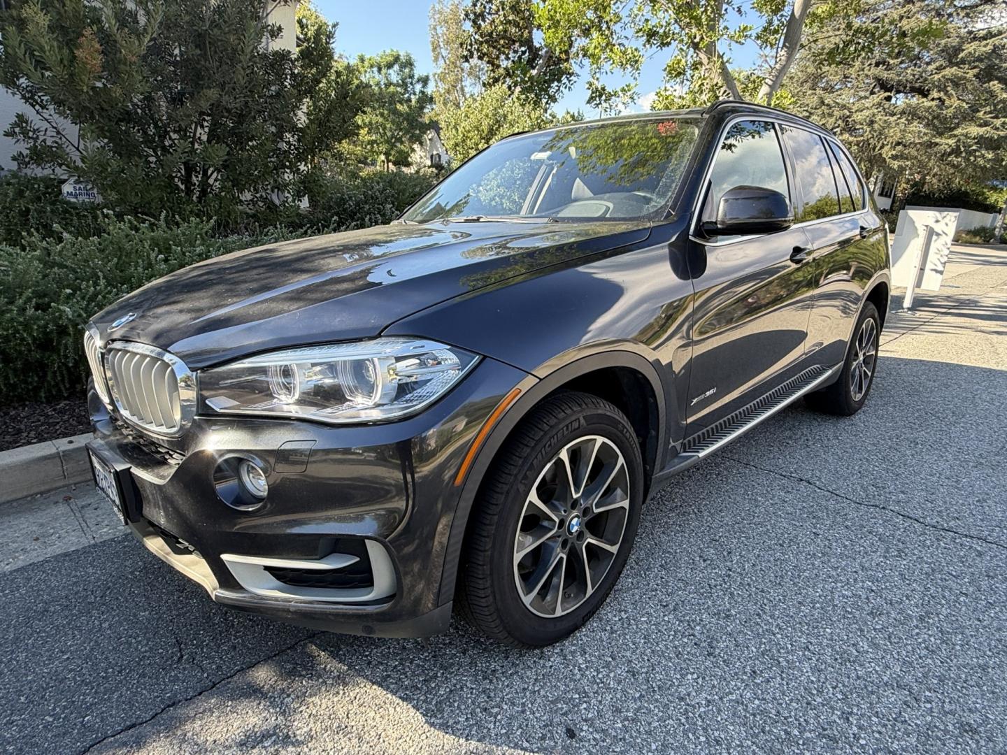 2015 Gray /Black BMW X5 xDrive35i (5UXKR0C58F0) with an 3.0L L6 DOHC 24V engine, 8-Speed Automatic transmission, located at 30 S. Berkeley Avenue, Pasadena, CA, 91107, (626) 248-7567, 34.145447, -118.109398- Photo#0